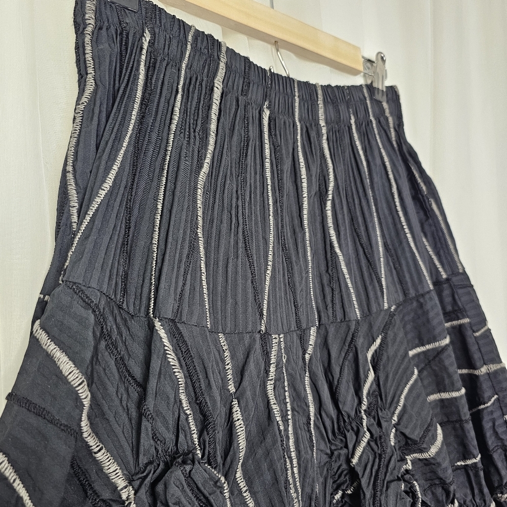 Dress To Kill Black Gathered Crinkle Long Skirt Gray Stitch Seams Size 1 - Picture 4 of 8
